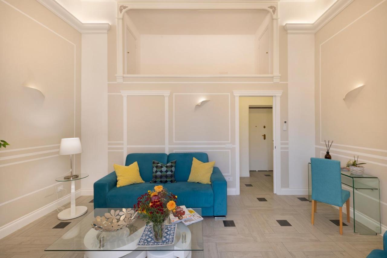 Yourhome - Royal Blue Apartment