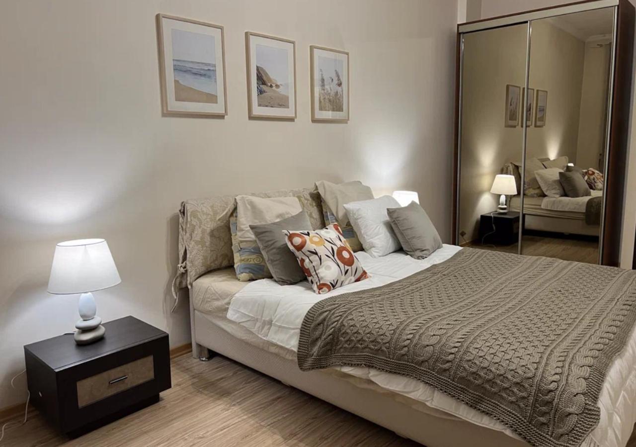 Cozy 3 Bdr - Sunshine Apartment