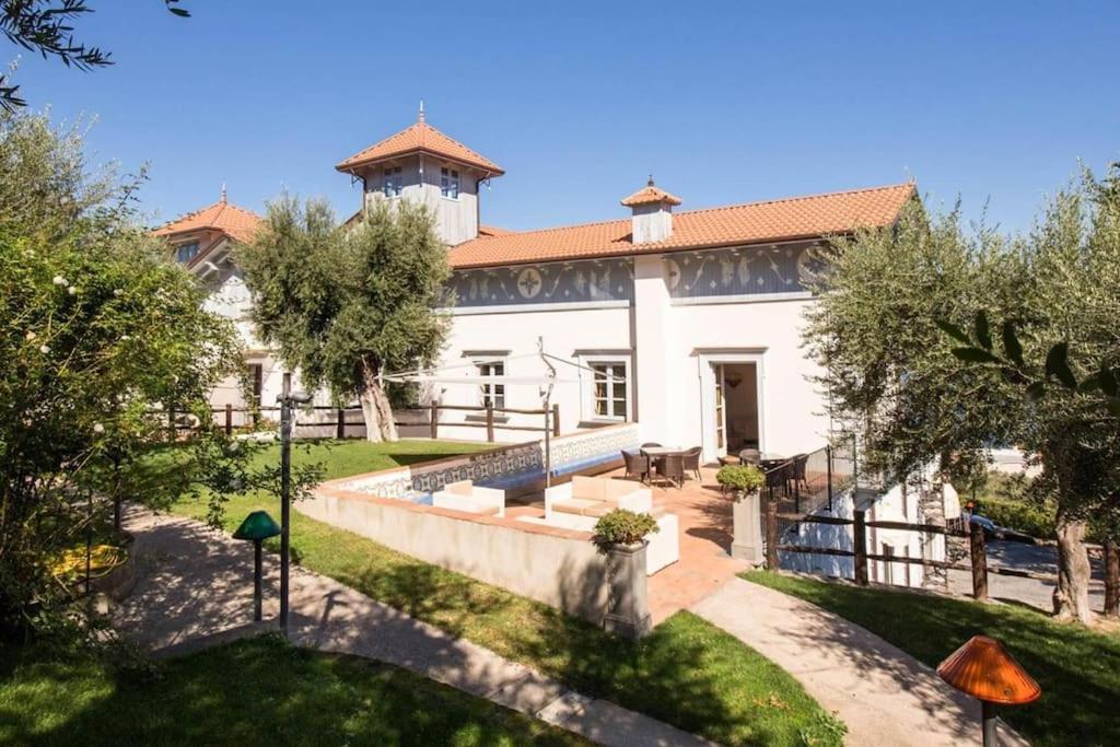 Paradise - 9 Bedrooms Villa *
