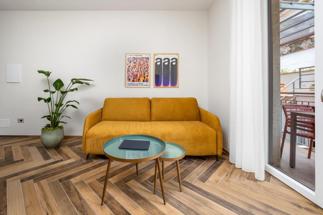 Futura Smart Flat - De Vivo Realty Apartment