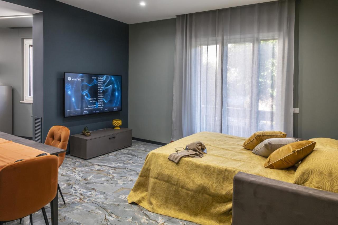 Gold Luxury Flat X4 * Sorrento