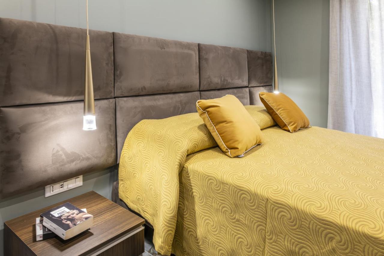 Gold Luxury Flat X4