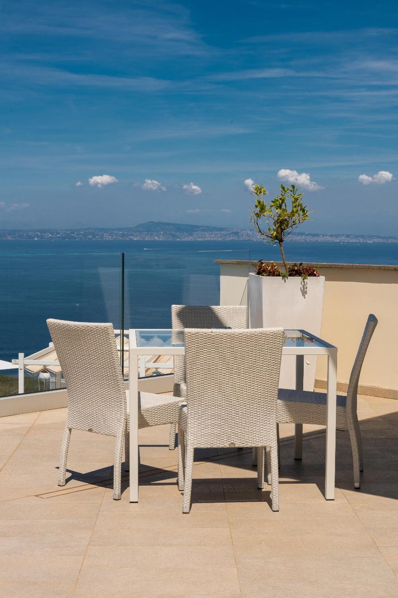 Eliana Hotel