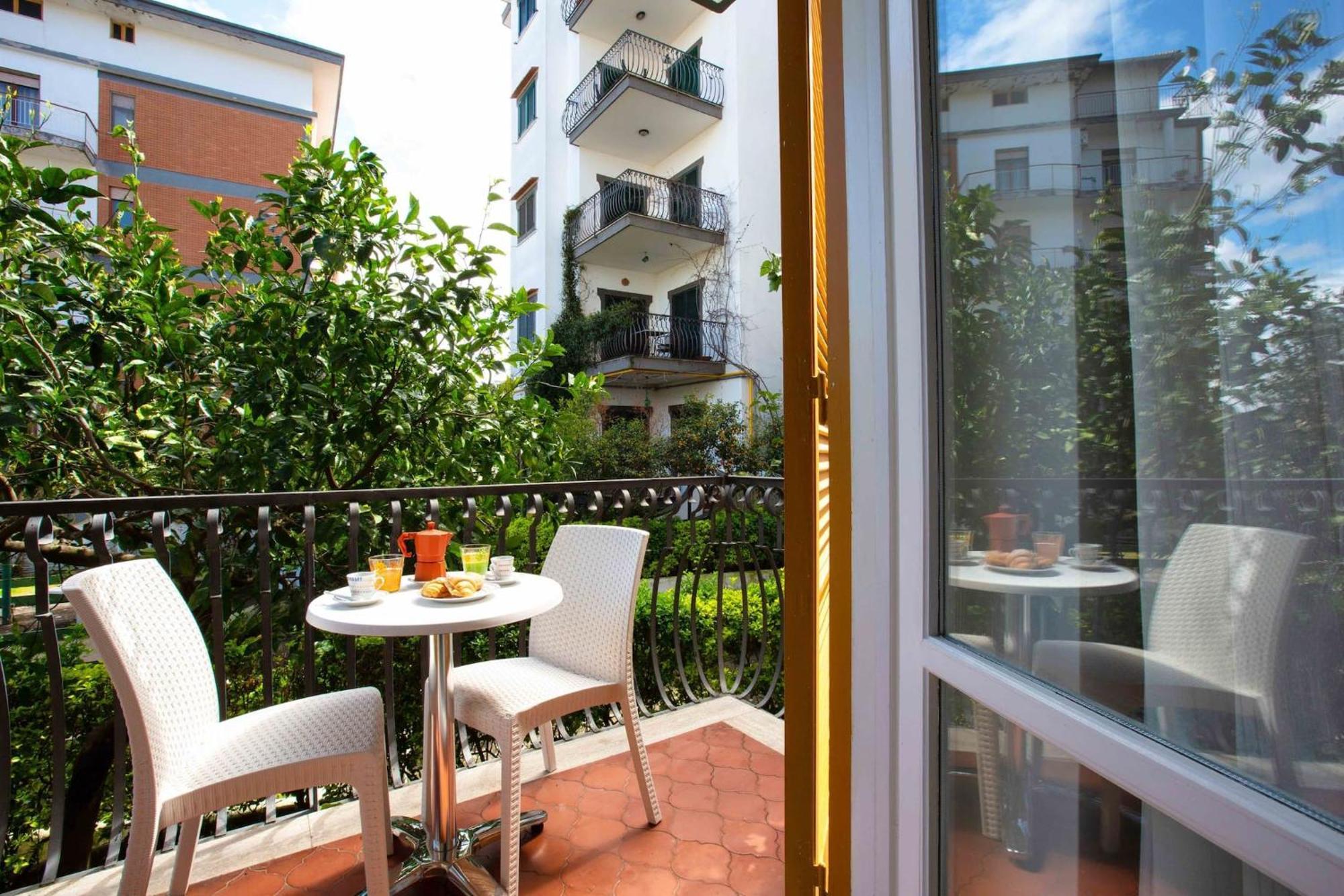Apartment Sorrentovibes - Modern With Terrace, Swimming Pool&tennis Sorrento