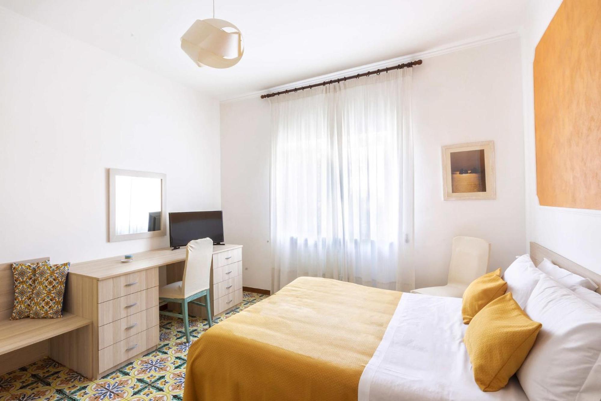 Sorrentovibes - Modern With Terrace, Swimming Pool&tennis Apartment Sorrento