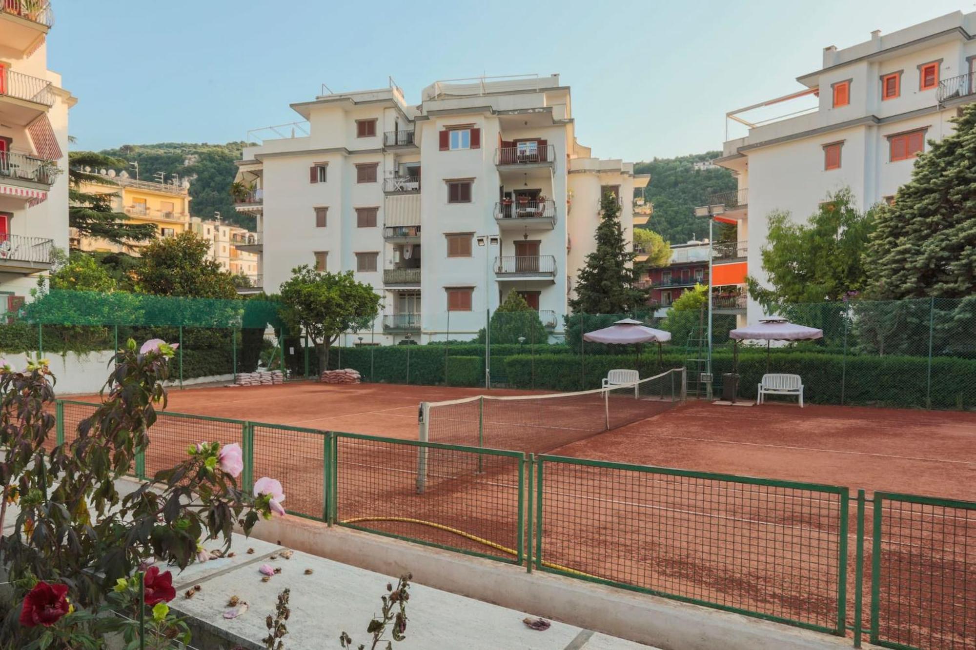 Sorrentovibes - Modern With Terrace, Swimming Pool&tennis Apartment *