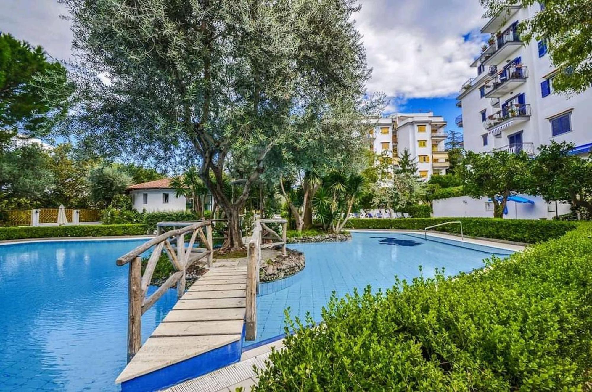 Sorrentovibes - Modern With Terrace, Swimming Pool&tennis Apartment Sorrento
