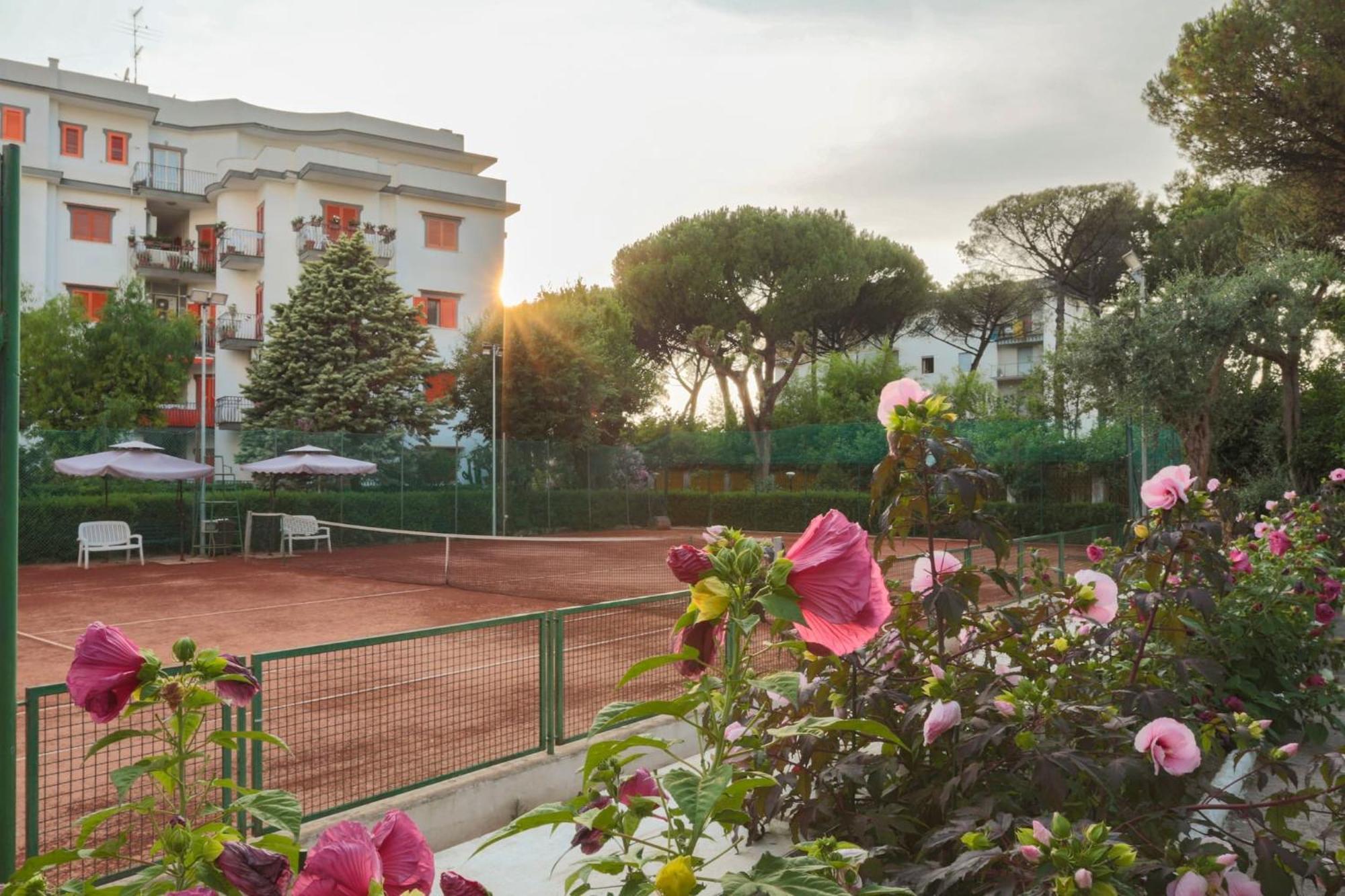 Sorrentovibes - Modern With Terrace, Swimming Pool&tennis Apartment Sorrento