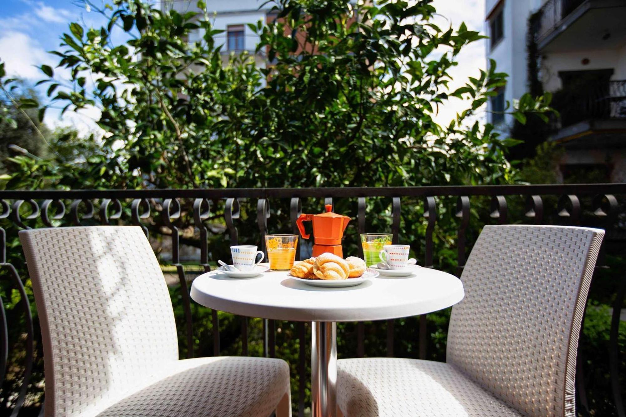 Sorrentovibes - Modern With Terrace, Swimming Pool&tennis Apartment