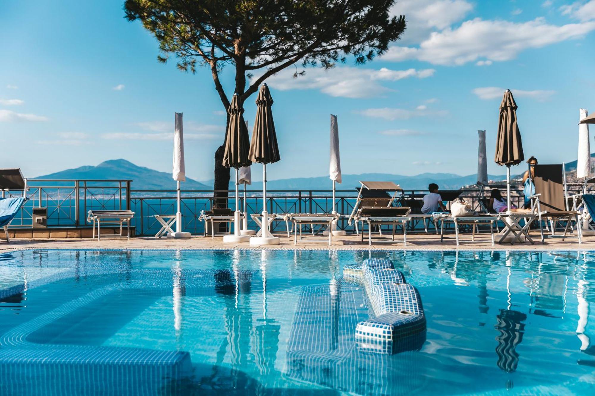 Grand President Hotel 4*