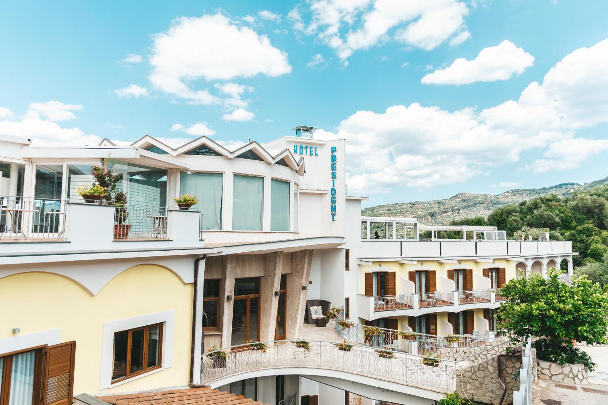 Grand President Hotel 4*