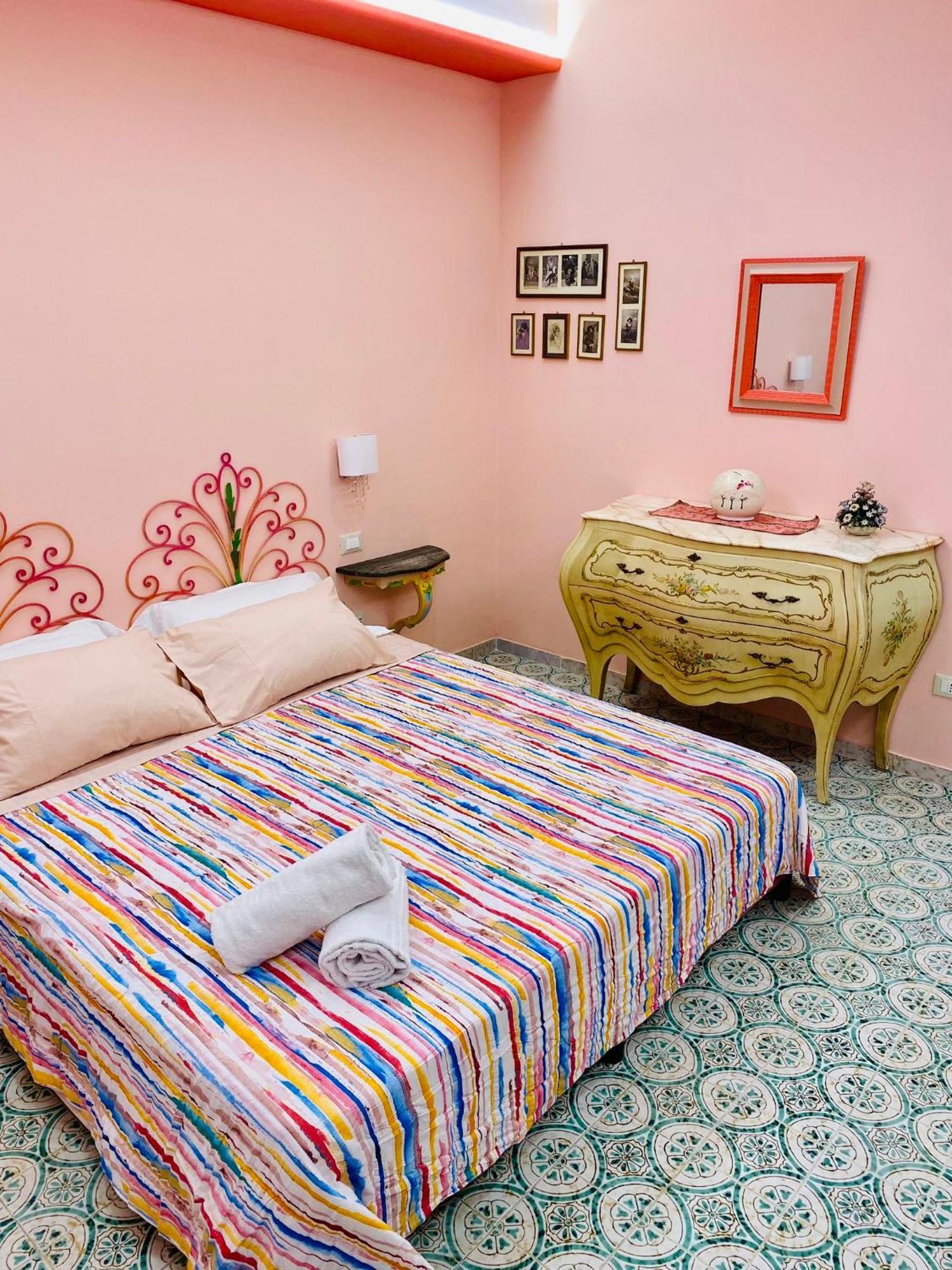 Yourhome - Maison Nicole & Marie Guest house
