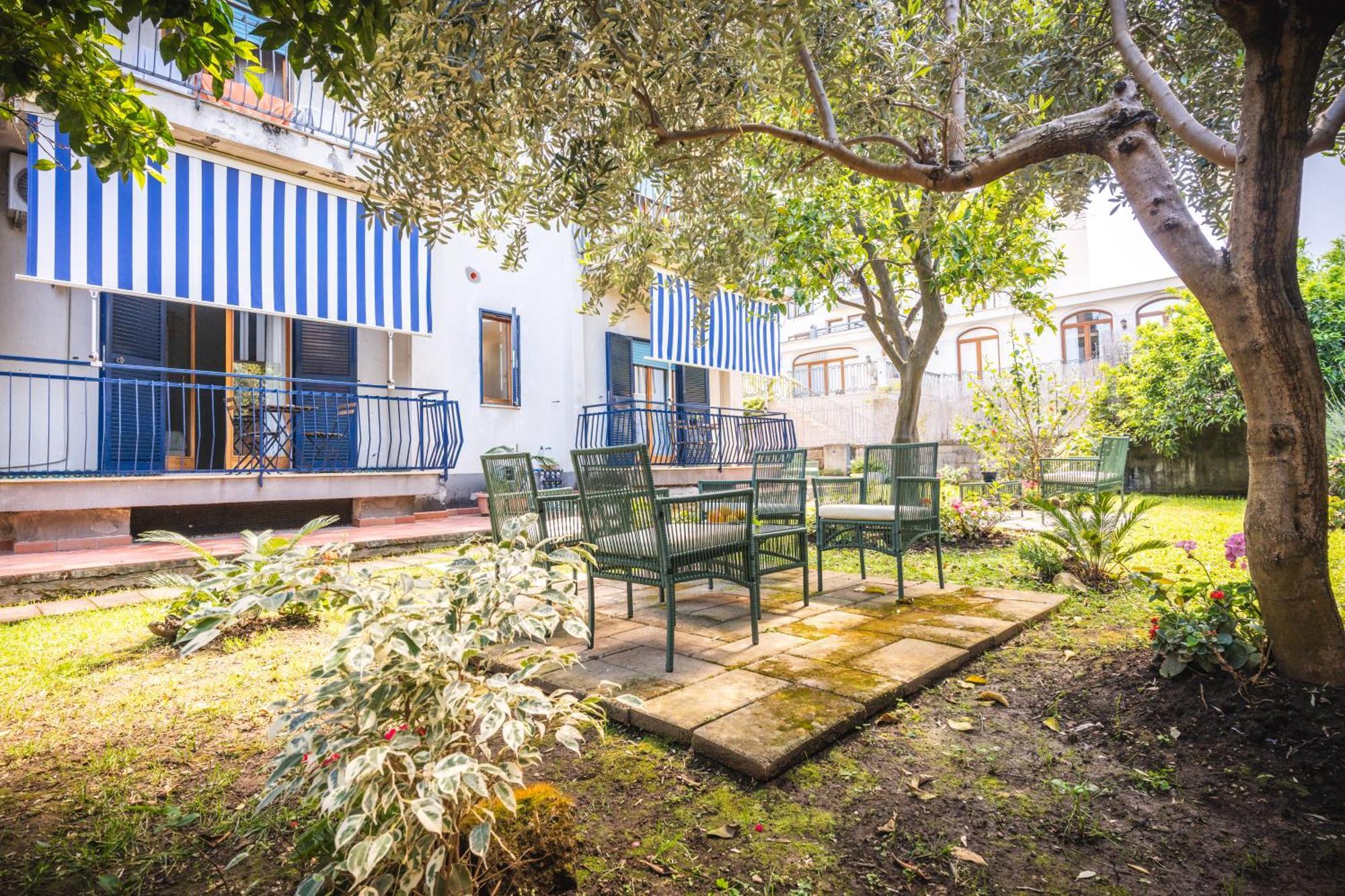 Bed & Breakfast Hidden Garden & *