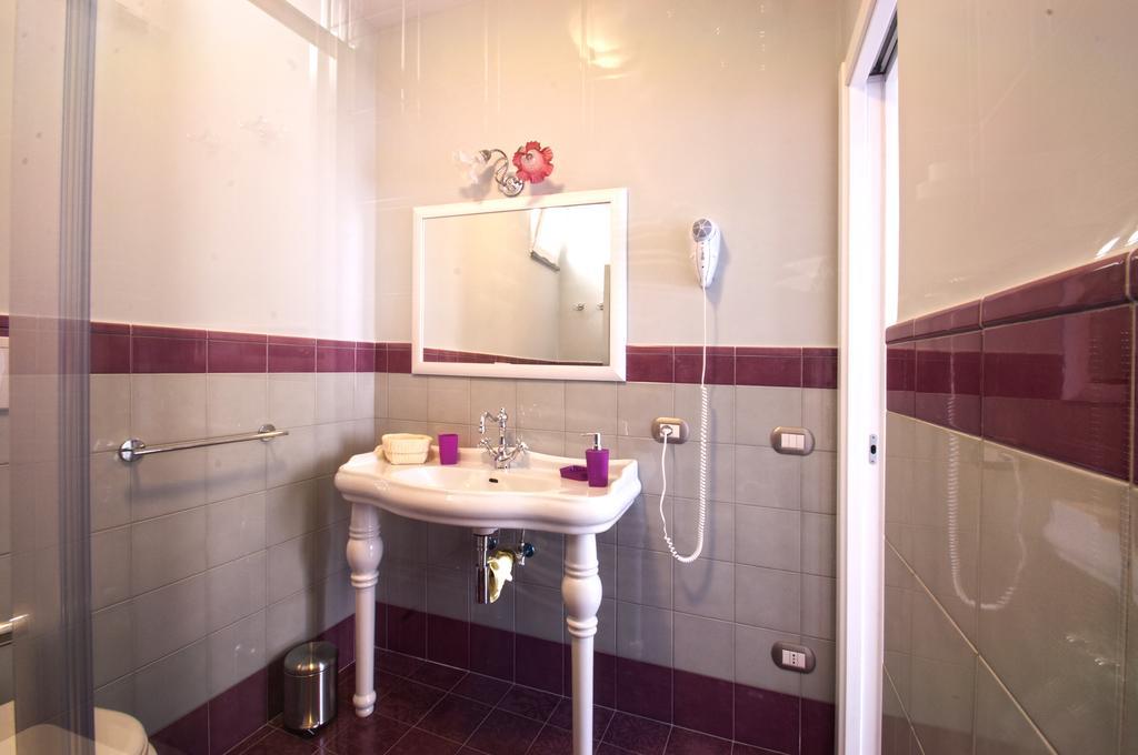 La Casa Dell'orologio - Main Square Guest house 2*