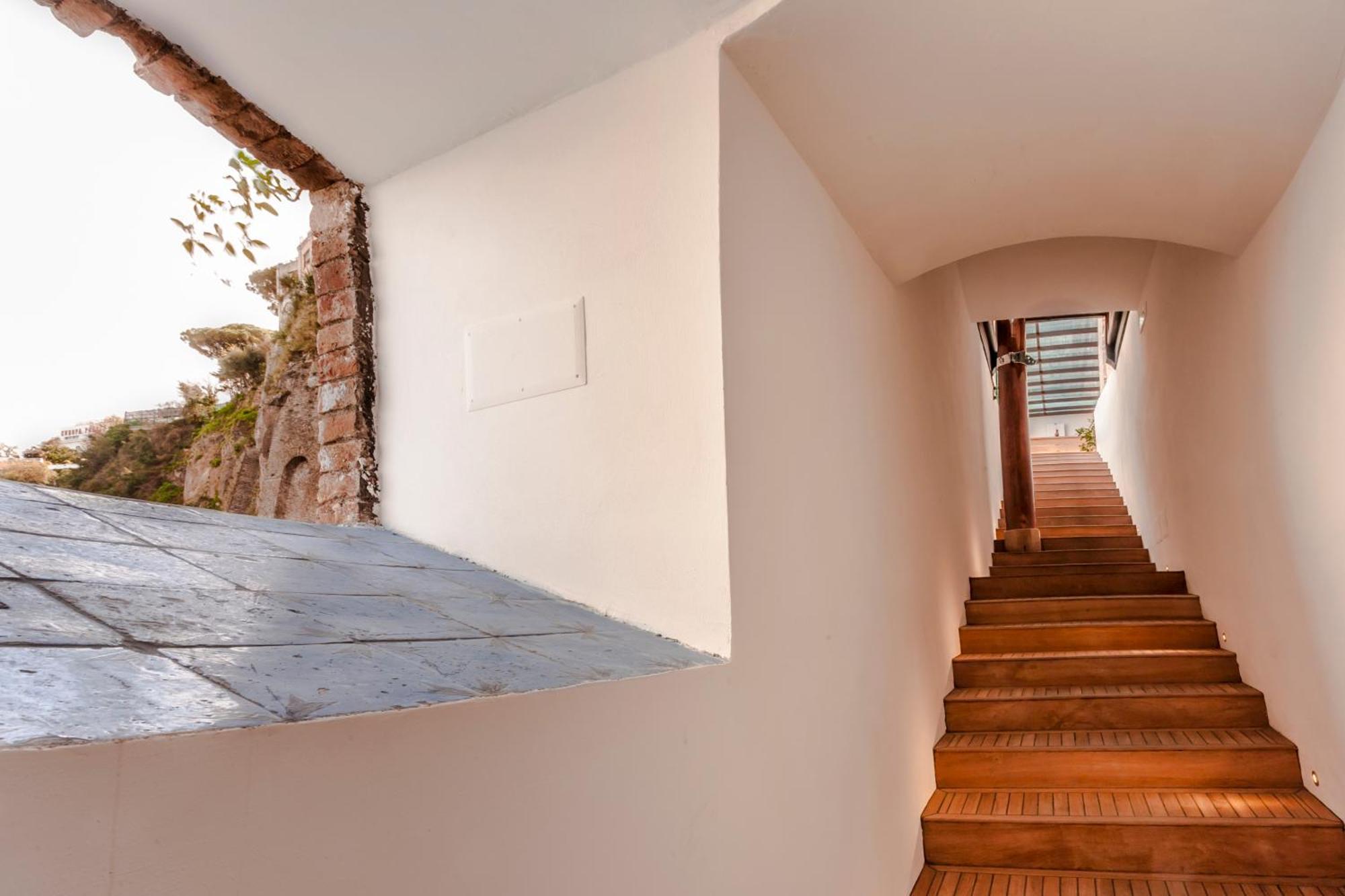 Yacht Club Capo Cervo Suites B&B Sorrento