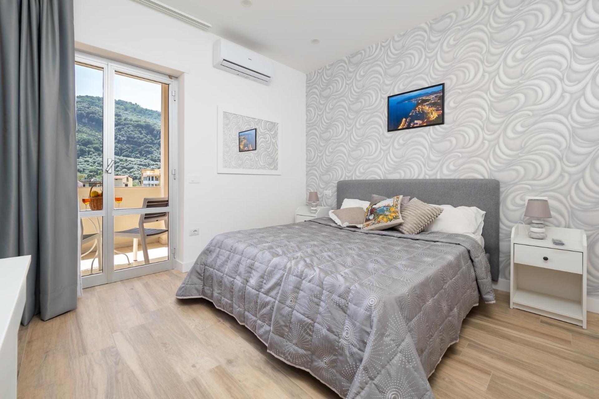 Apartamento Nonno Angelo - 4 Bedrooms With Free Parking & Seaview Balcony