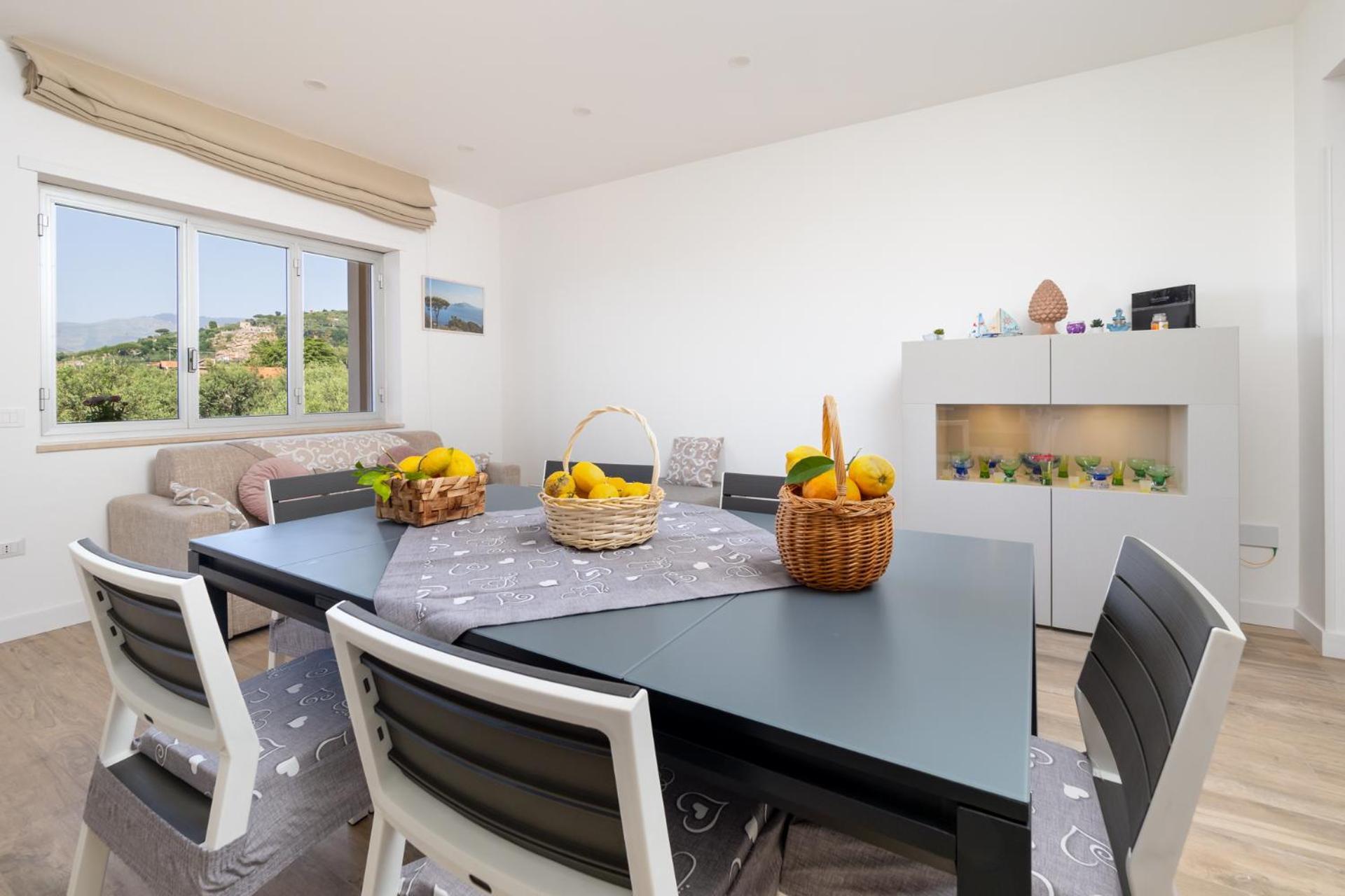 Nonno Angelo - 4 Bedrooms With Free Parking & Seaview Balcony *