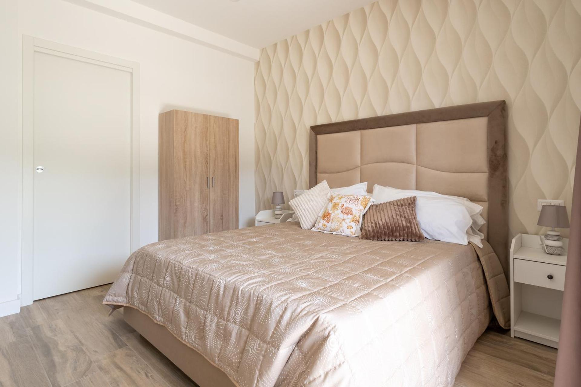 Nonno Angelo - 4 Bedrooms With Free Parking & Seaview Balcony