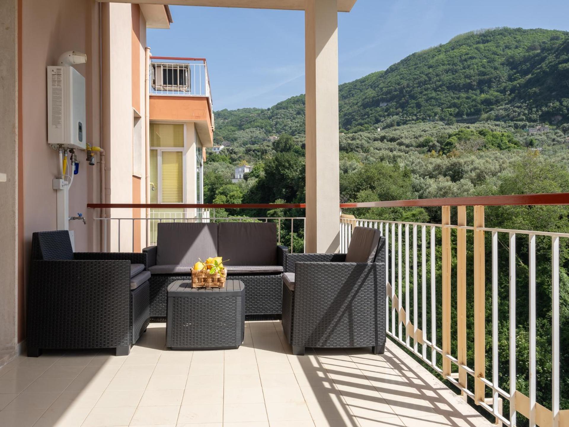 Apartamento Nonno Angelo - 4 Bedrooms With Free Parking & Seaview Balcony *