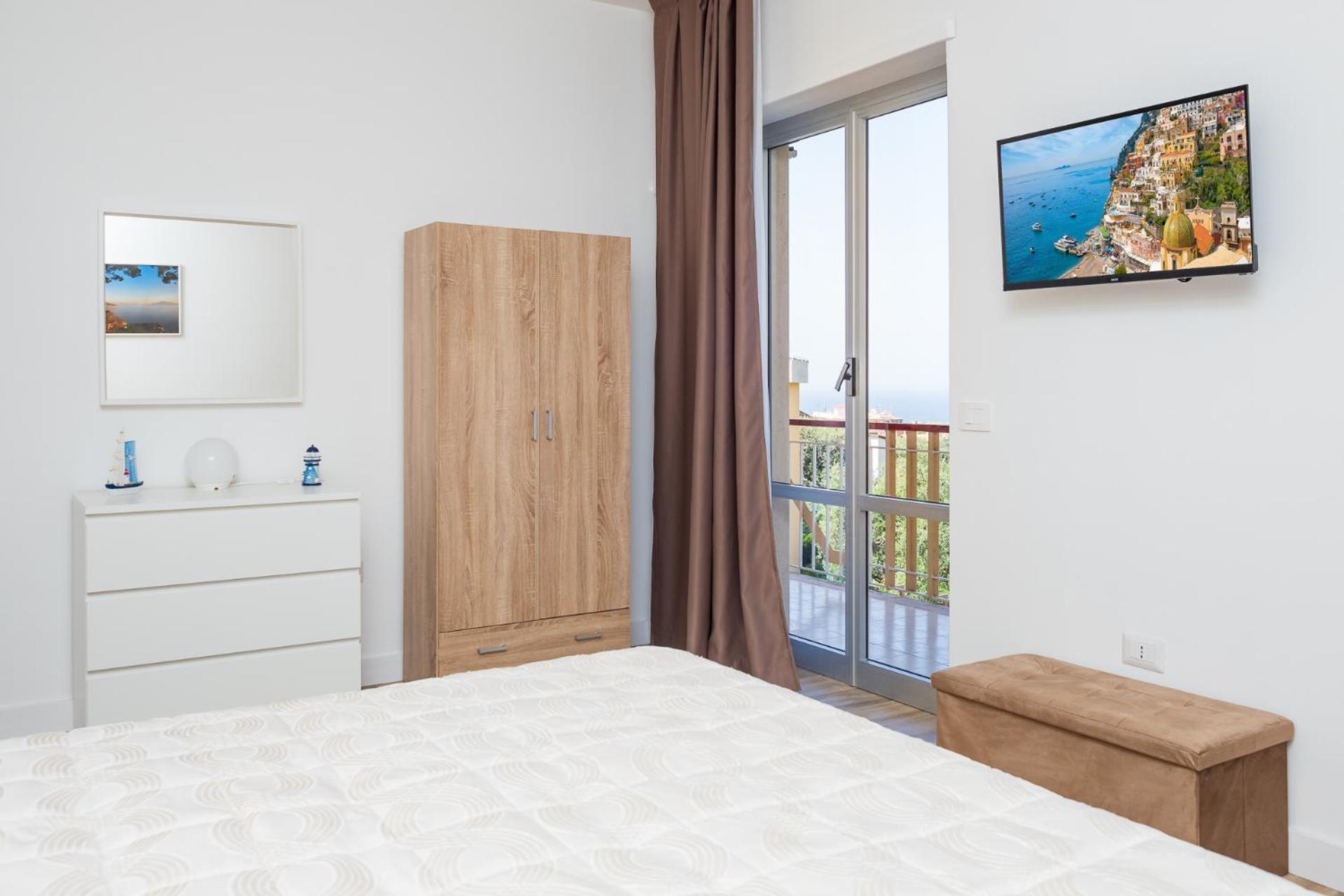 Nonno Angelo - 4 Bedrooms With Free Parking & Seaview Balcony *
