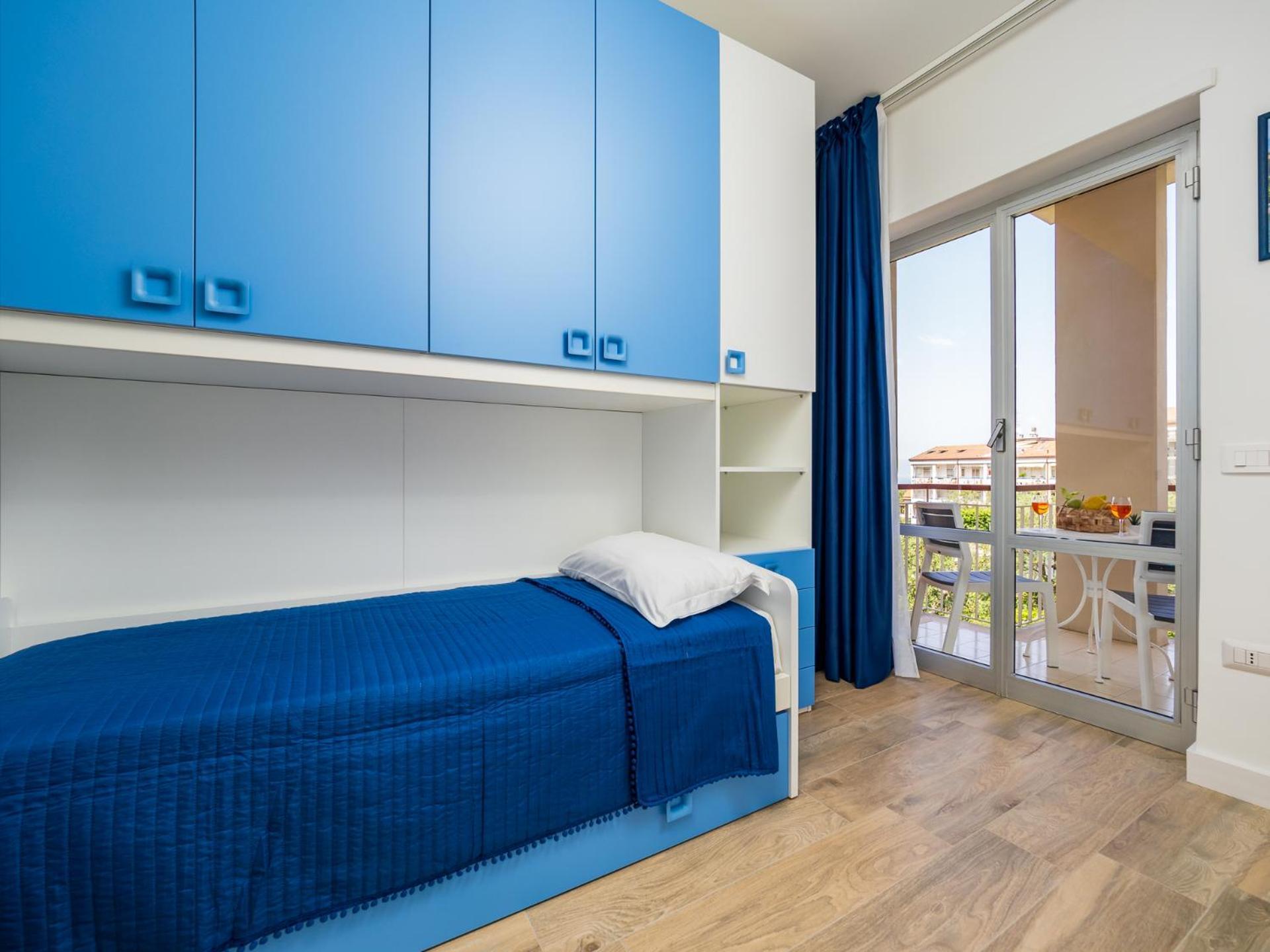 Nonno Angelo - 4 Bedrooms With Free Parking & Seaview Balcony