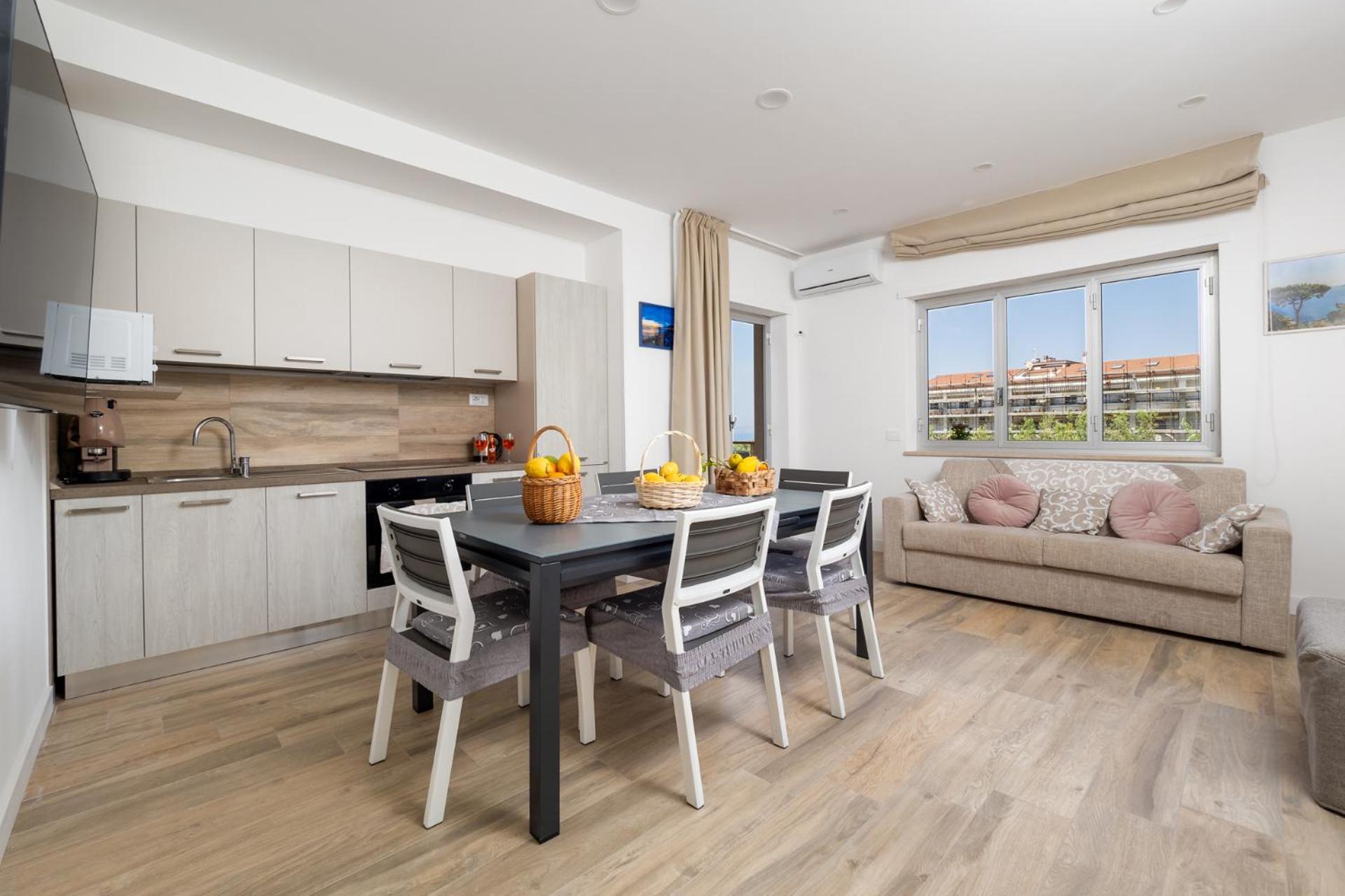 Apartamento Nonno Angelo - 4 Bedrooms With Free Parking & Seaview Balcony Sorrento