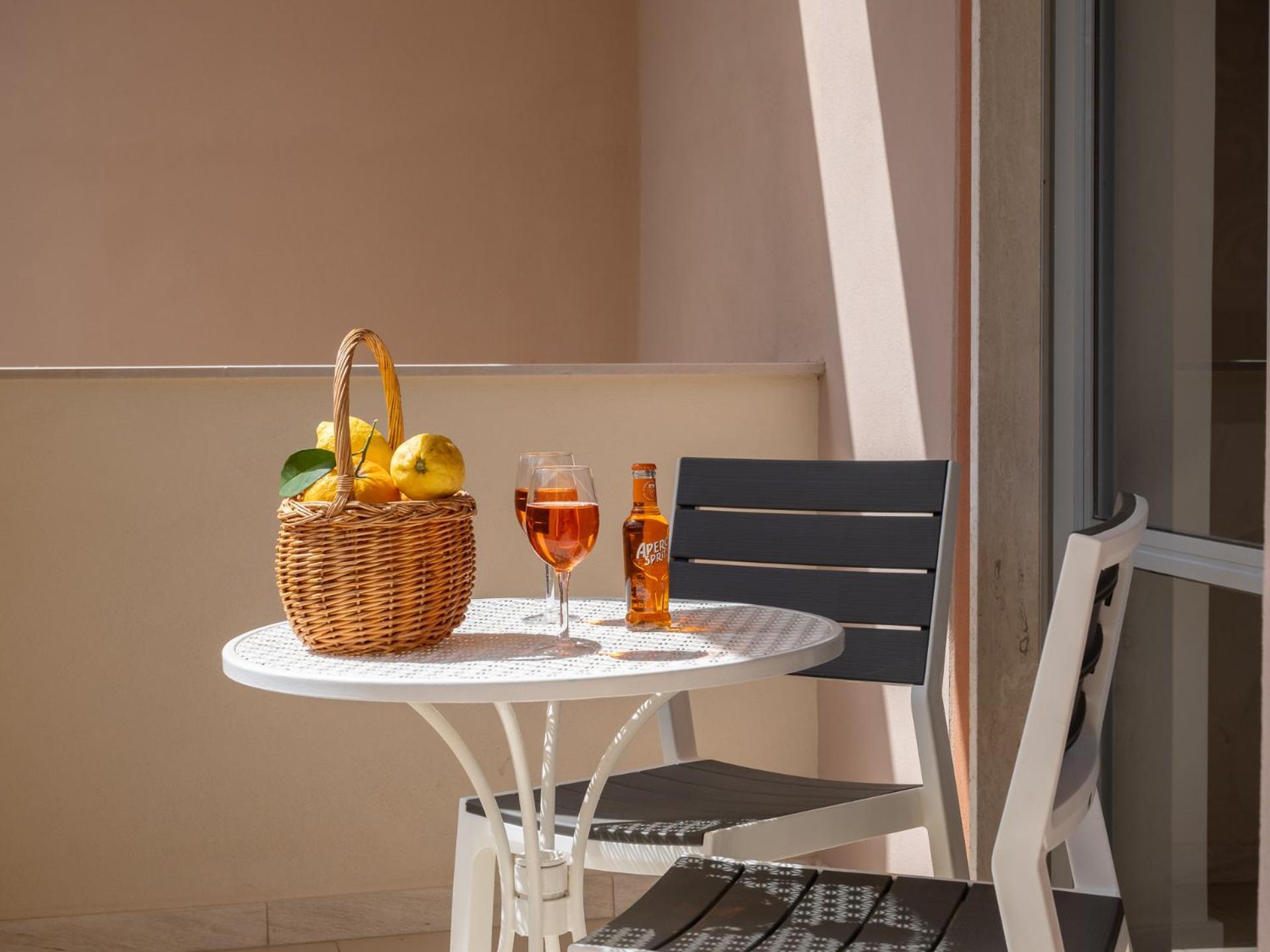 Nonno Angelo - 4 Bedrooms With Free Parking & Seaview Balcony Apartamento