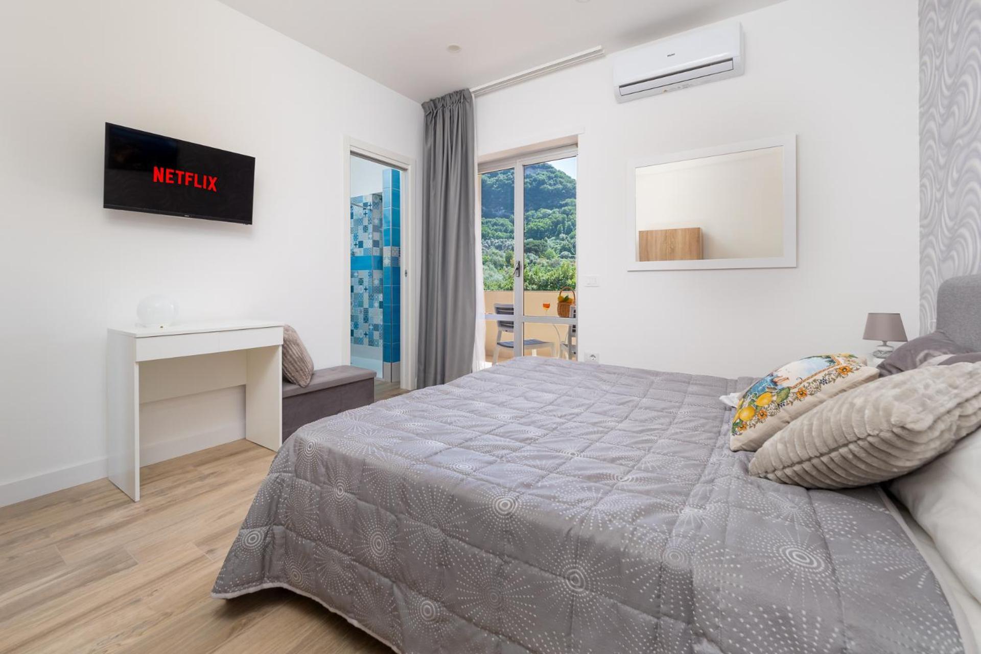 Nonno Angelo - 4 Bedrooms With Free Parking & Seaview Balcony *