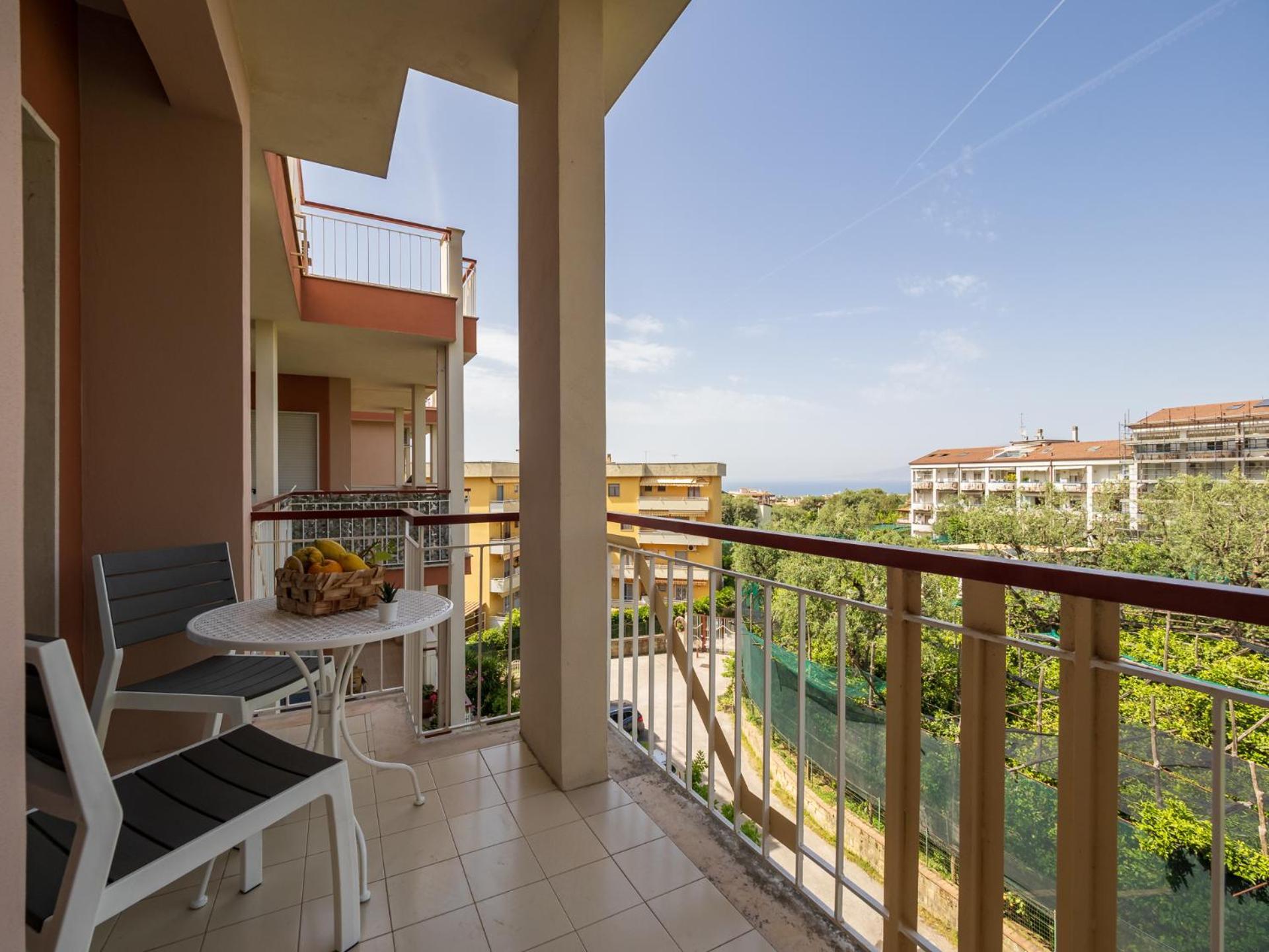 Nonno Angelo - 4 Bedrooms With Free Parking & Seaview Balcony