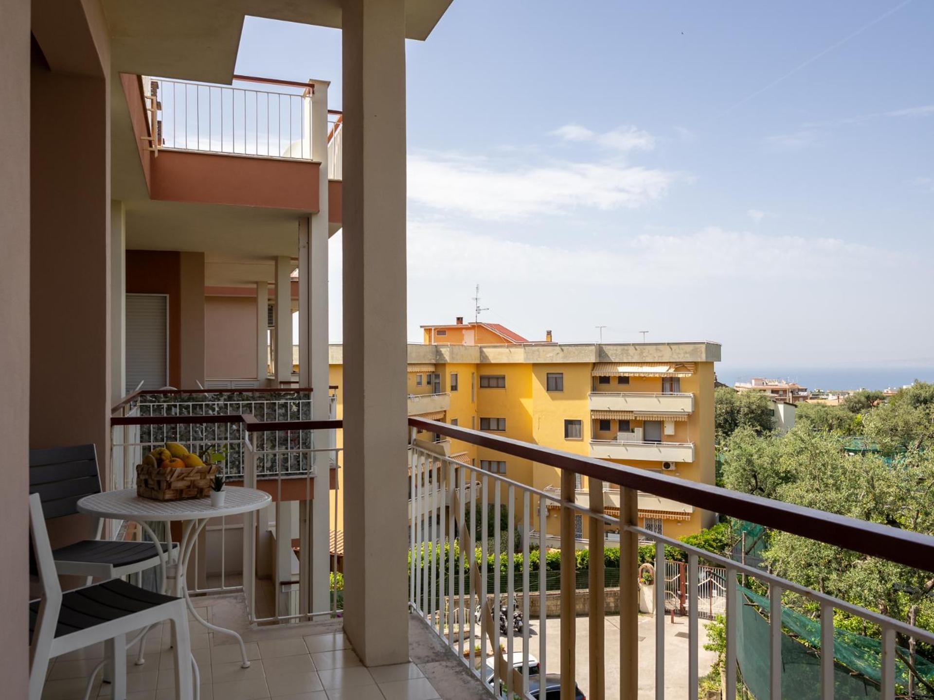 Apartamento Nonno Angelo - 4 Bedrooms With Free Parking & Seaview Balcony *