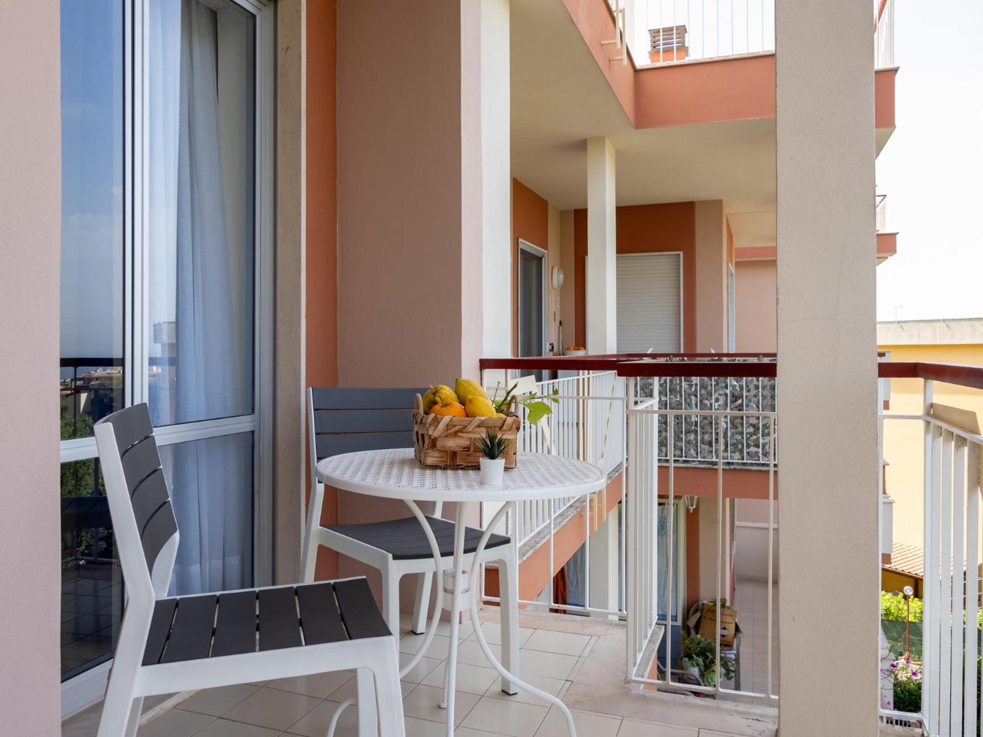 Nonno Angelo - 4 Bedrooms With Free Parking & Seaview Balcony *