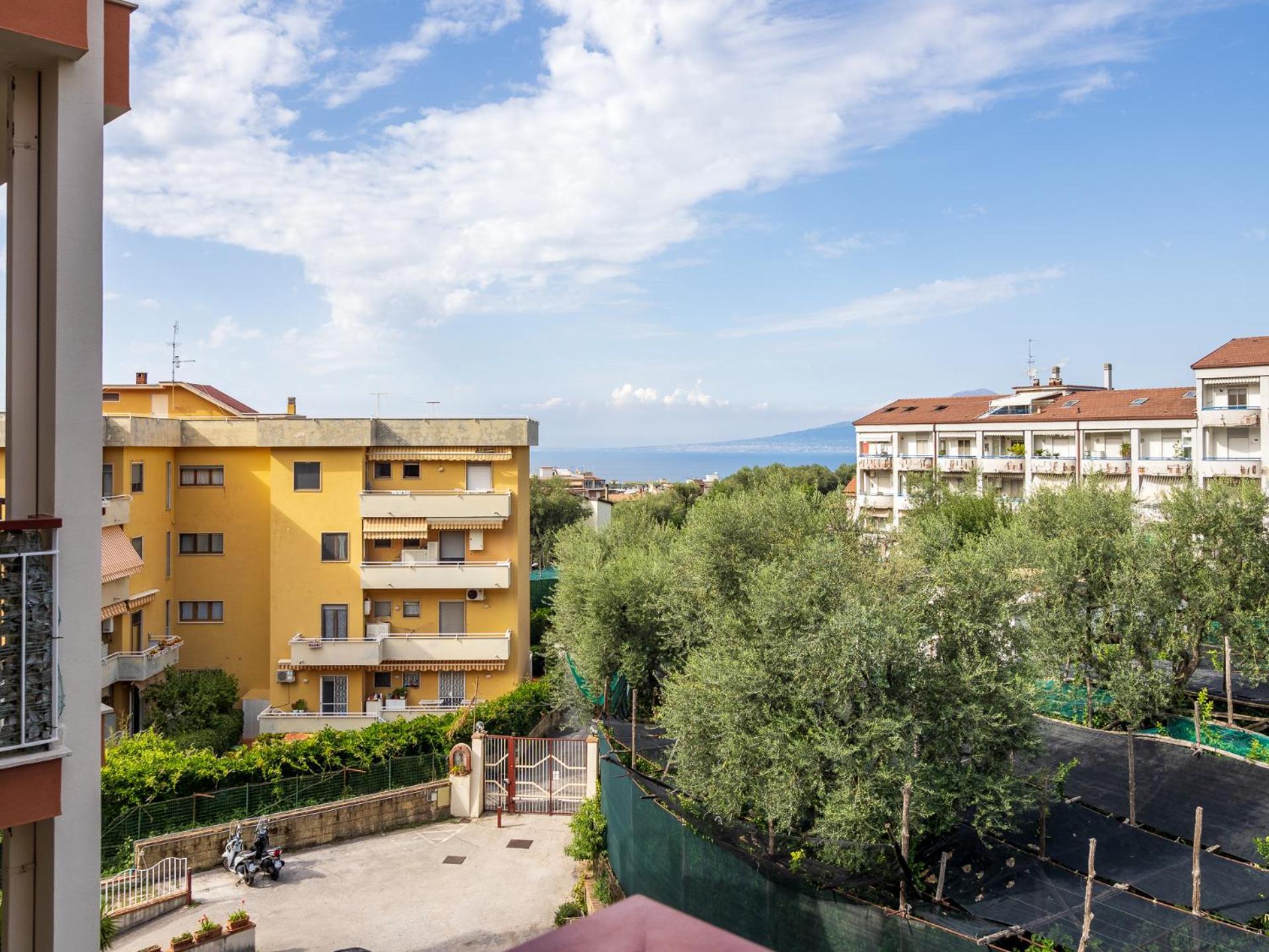 Apartamento Nonno Angelo - 4 Bedrooms With Free Parking & Seaview Balcony Sorrento