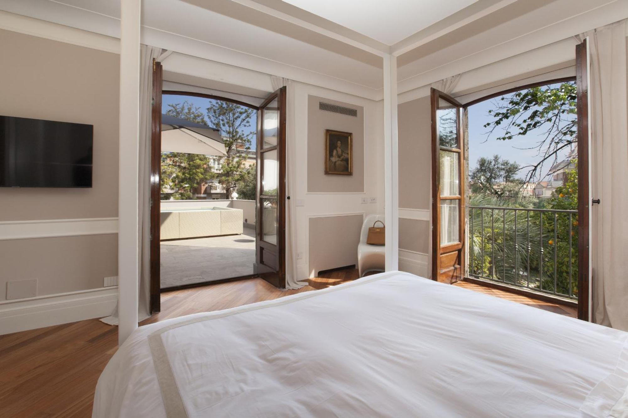 - Ebe Villa Sorrento