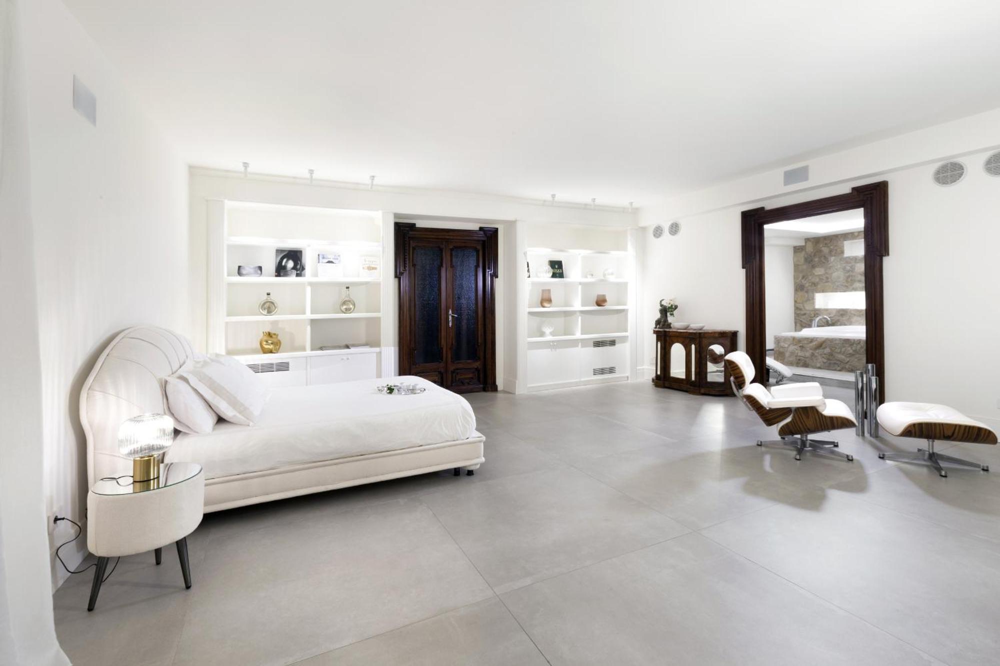 - Ebe Villa *