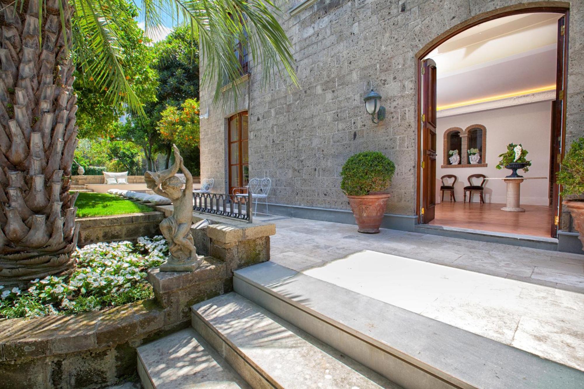 - Ebe Villa