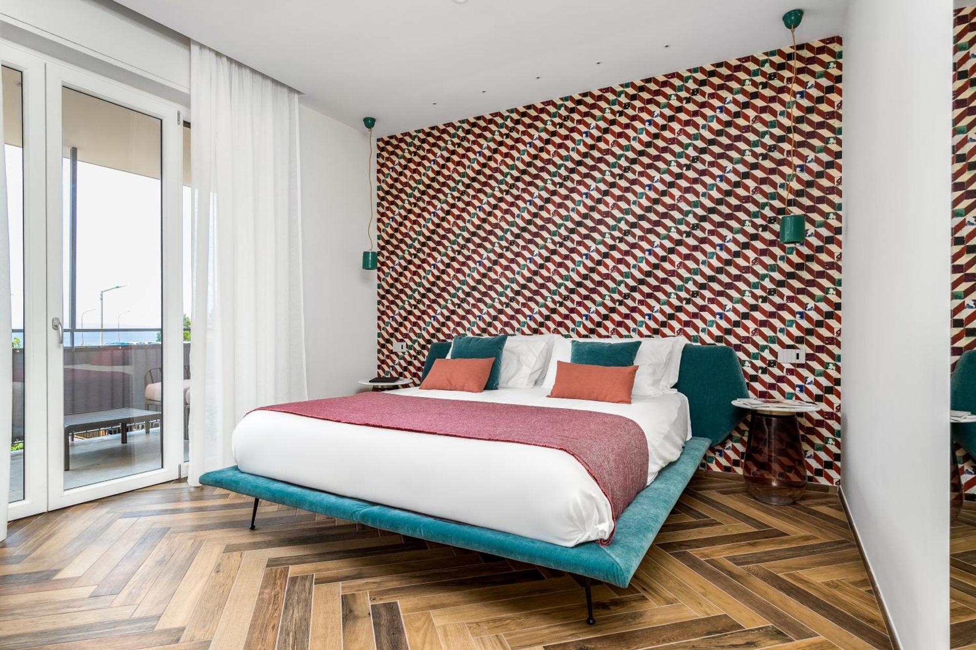 Futura Funky House - De Vivo Realty
