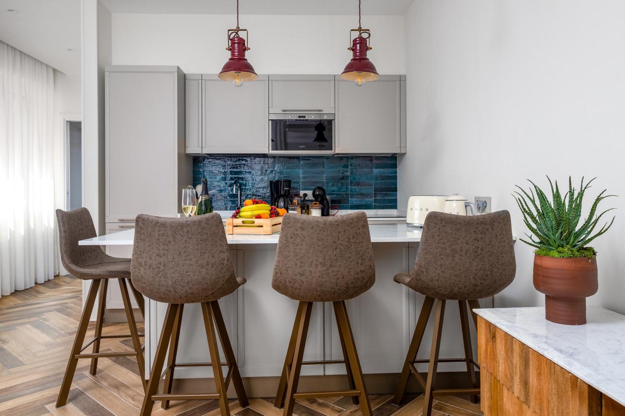 Futura Funky House - De Vivo Realty