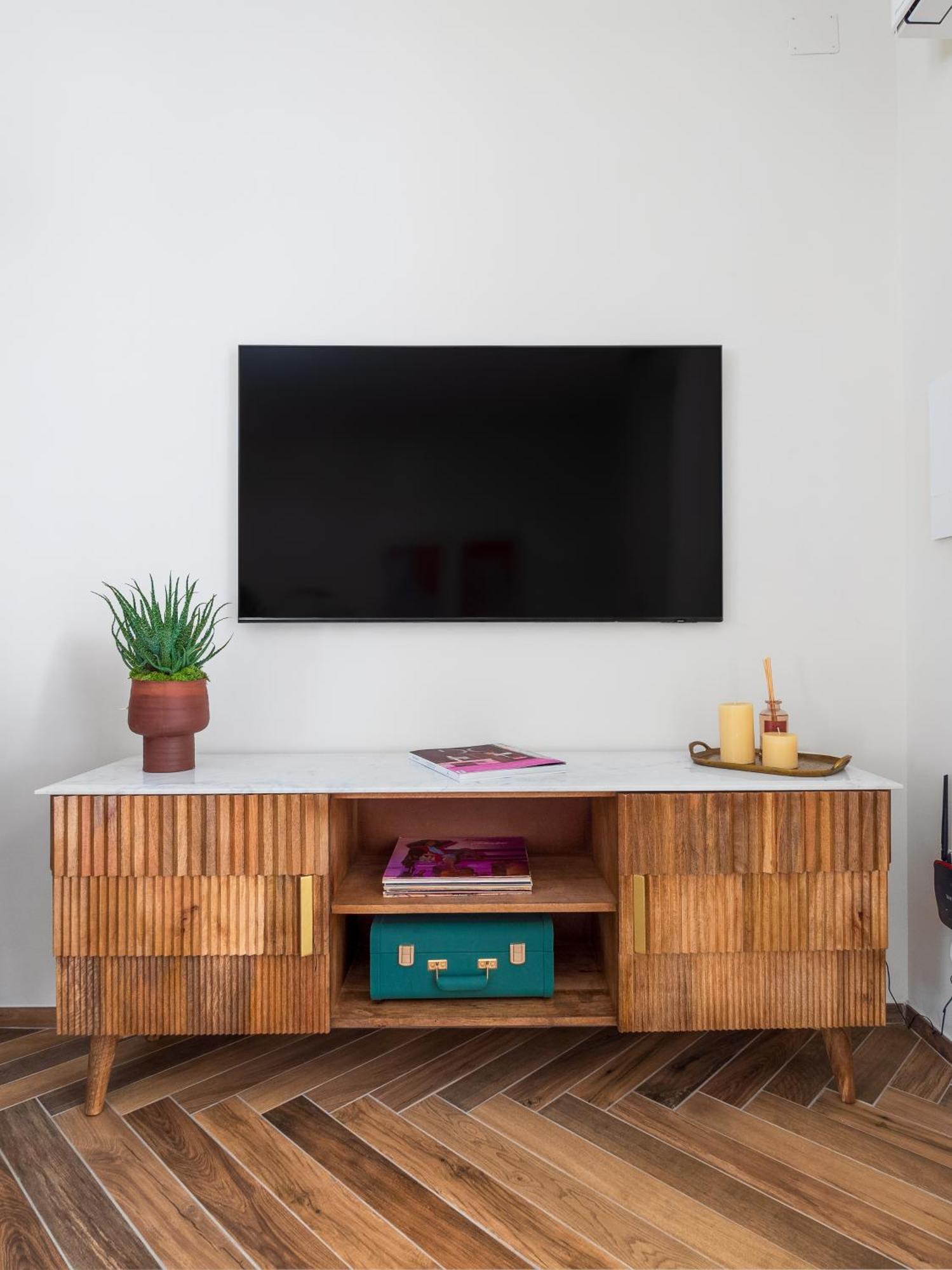 Futura Funky House - De Vivo Realty Apartment