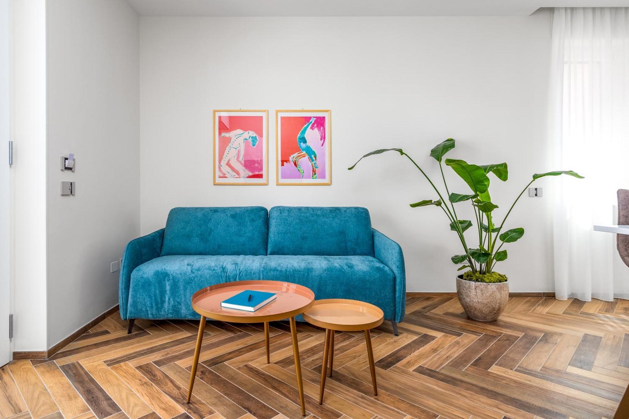Futura Funky House - De Vivo Realty Apartment
