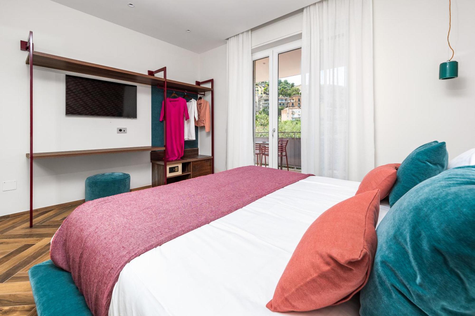 Futura Funky House - De Vivo Realty Apartment *