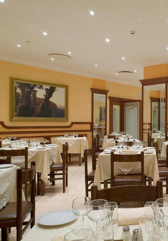 Ascot Hotel