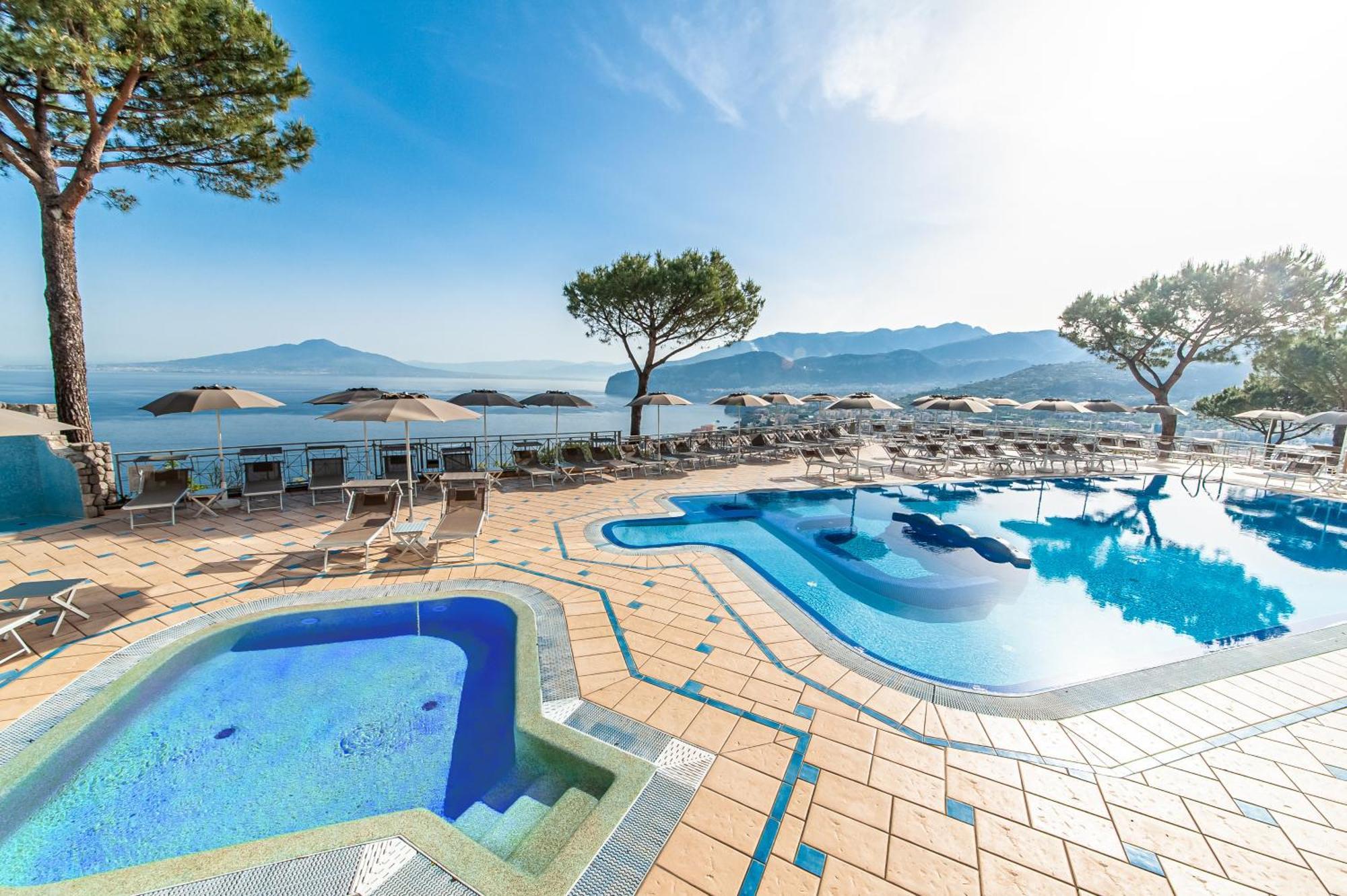 Grand President Hotel 4*