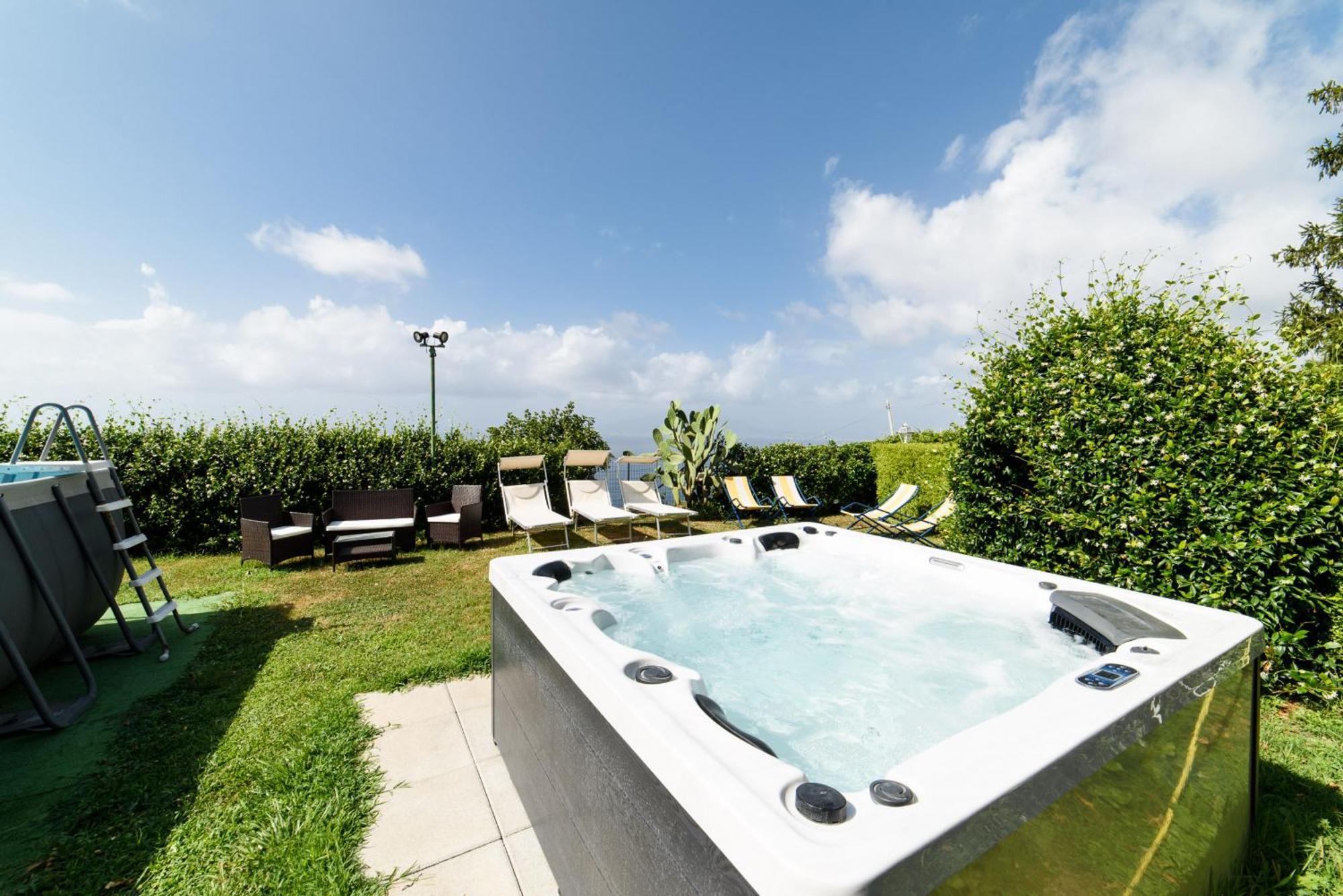 Luisa Jacuzzi And Pool Villa