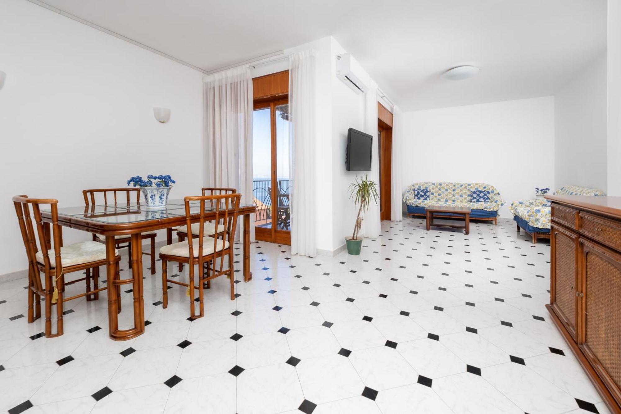 Capo Sereno - Large & Bright With Terrace Apartment