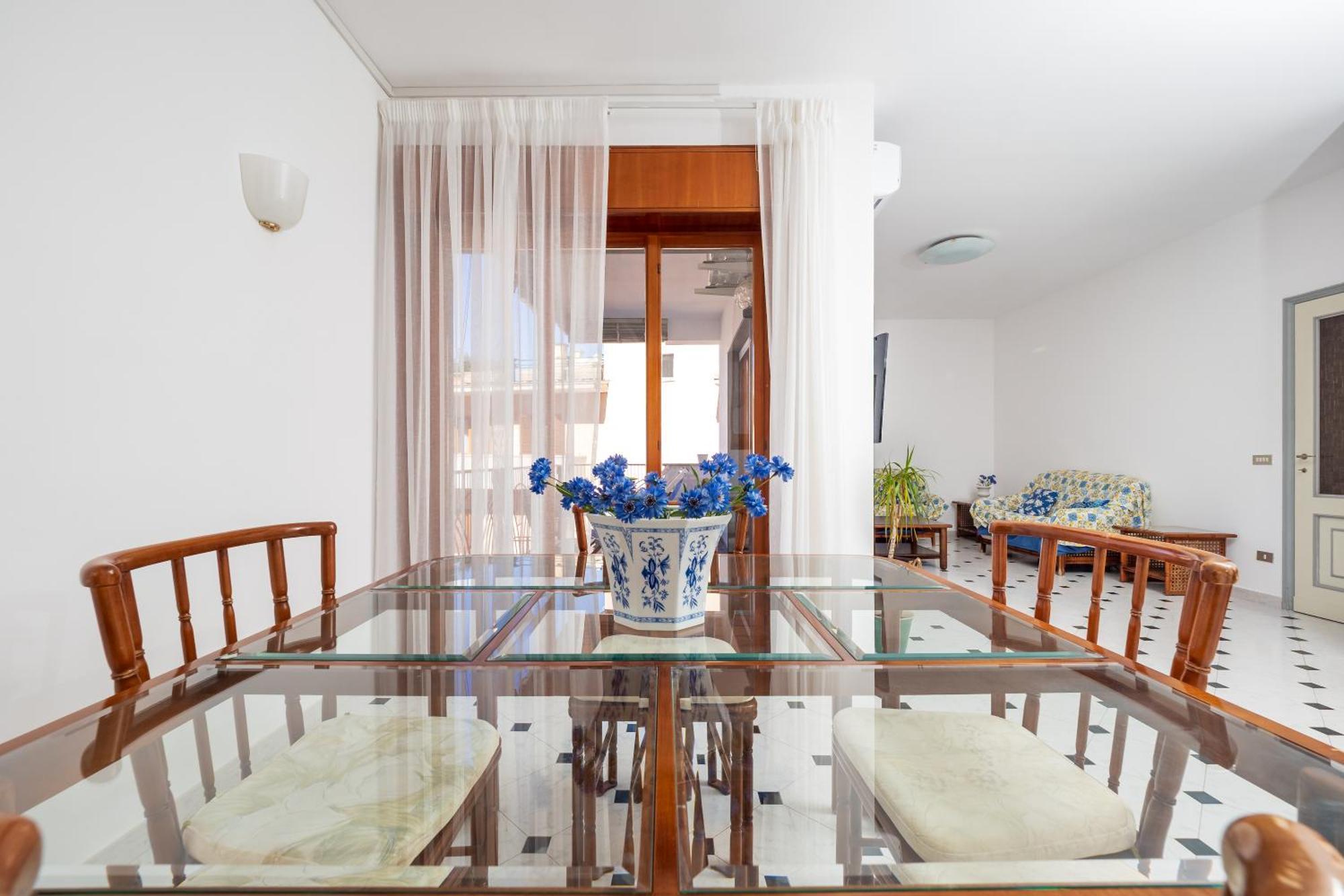 Capo Sereno - Large & Bright With Terrace *