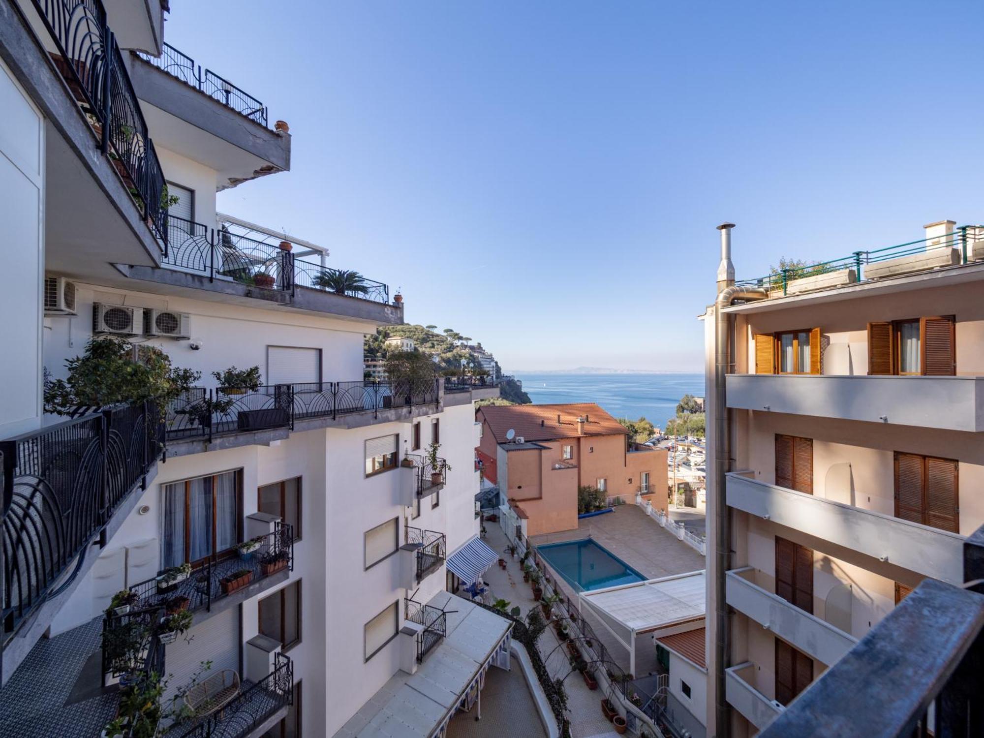 Capo Sereno - Large & Bright With Terrace Sorrento
