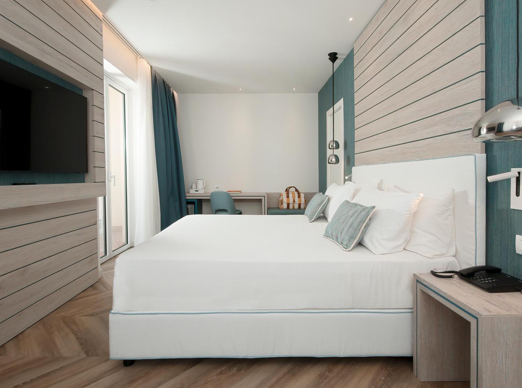 Tirrenia Hotel 3*