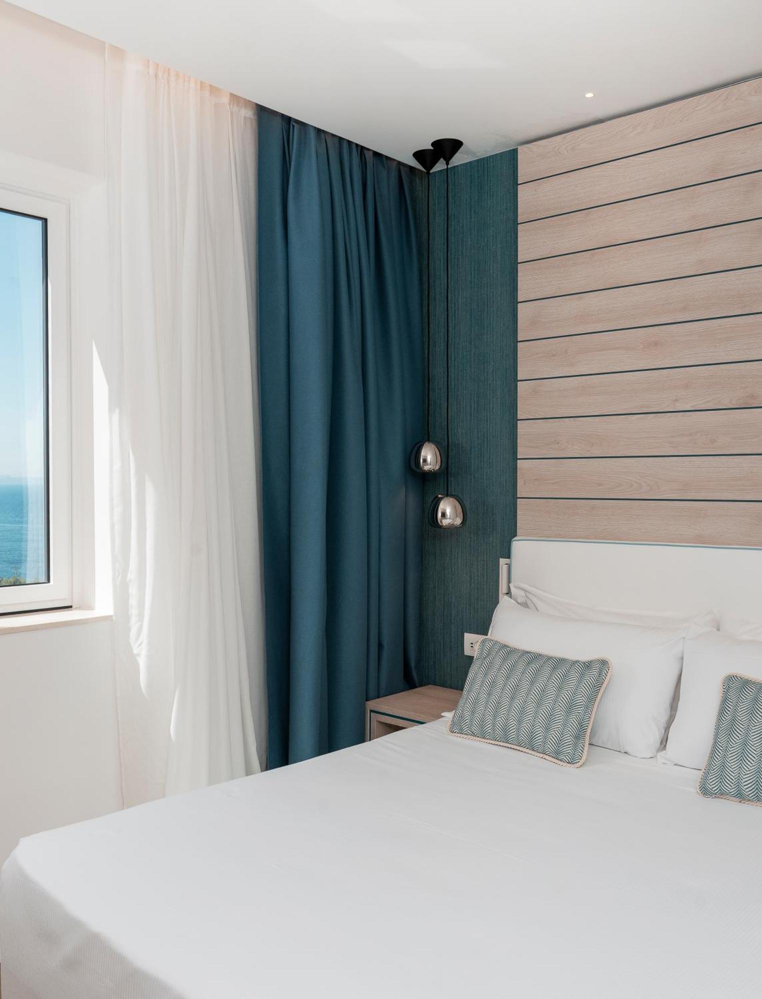 Hotel Tirrenia 3*