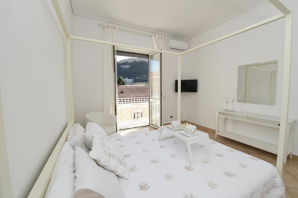 Corso Italia 38 C *