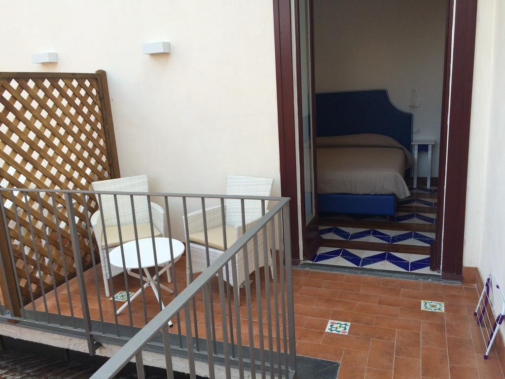 La Casa Dell'orologio - Main Square Guest house 2*